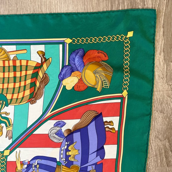 HERMES SCARF Chocs En Plumes Green Vintage Gorgeous Silk ๐ฏ AUTHENTIC - Picture 4 of 16